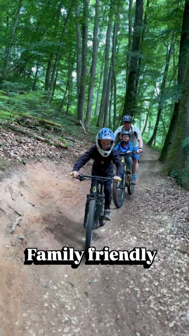 🌳✨Unser Buchenzauber Trail eignet sich wunderbar für Youngsters, um Sicherheit zu gewinnen und Erfahrungen zu sammeln! 🤗
Aber auch Erwachsene und erfahrene Biker kommen in den Steilkurven und flowigen Passagen auf ihre Kosten! 💨💨
Auch mit Kindern auf einem ShotGun-Sitz ist der Trail super zu befahren! 🥳
(➡️ nicht für Laufräder geeignet) 

#heumöderntrails #heumödernlift #seilbahn #seilbahntechnik #doppelmayrseilbahnen #mtb #mtbtrails #mountainbike #mtb